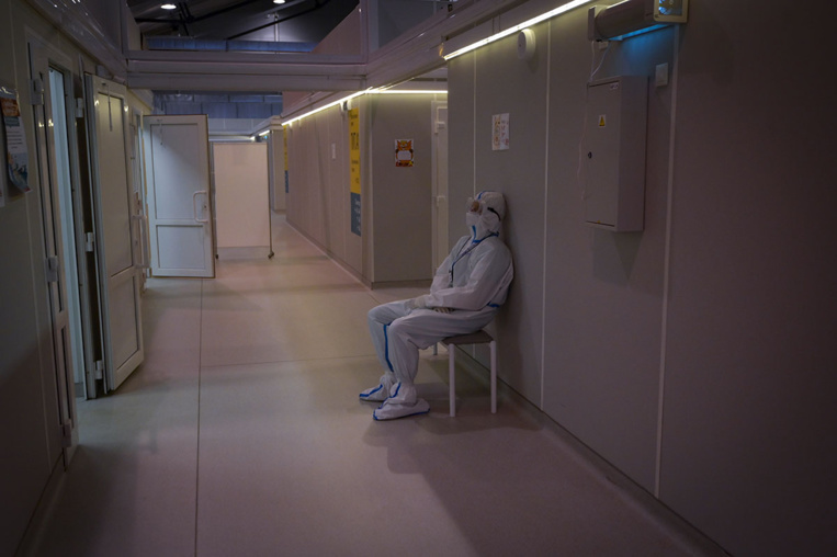 Covid-19: en attendant un vaccin, les systèmes de santé à l'épreuve Covid-19: en attendant un vaccin, les systèmes de santé à l'épreuve