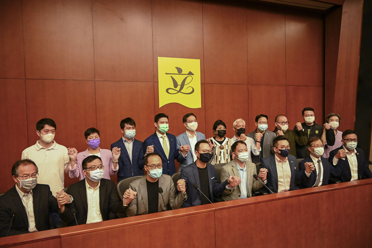 Hong Kong : le Parlement se réunit sans l'opposition démocrate, Pékin tempête