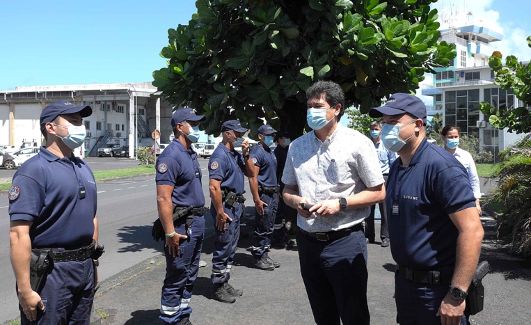 ​Raffin passe la douane en revue