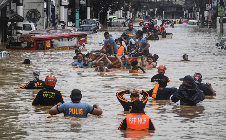 Le bilan du typhon aux Philippines s'alourdit à 27 morts Le bilan du typhon aux Philippines s'alourdit à 27 morts