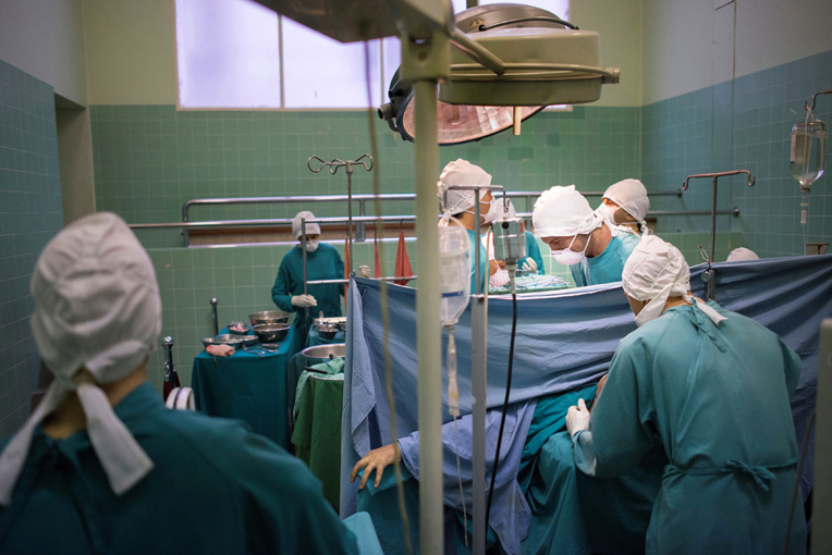 Malgré deux chutes successives, un coeur en route pour une transplantation reste vaillant Malgré deux chutes successives, un coeur en route pour une transplantation reste vaillant