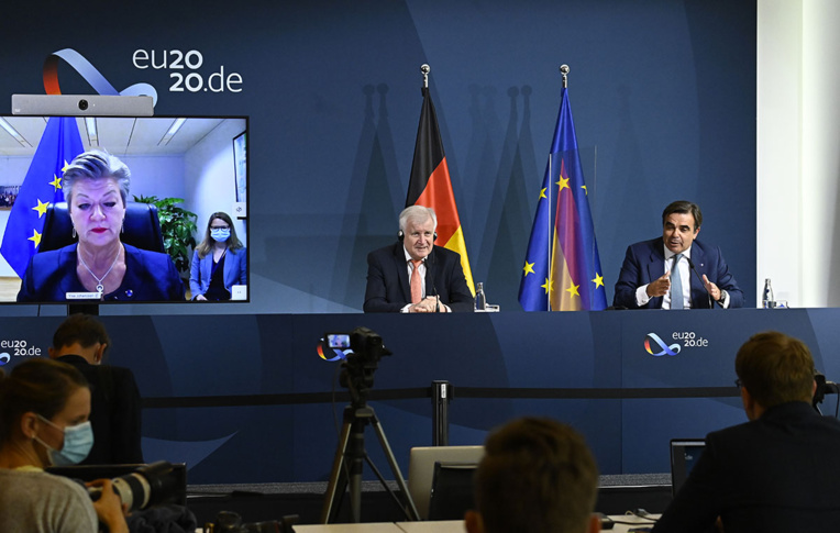 Les 27 unis pour lutter contre le terrorisme en ligne et renforcer les frontières extérieures Les 27 unis pour lutter contre le terrorisme en ligne et renforcer les frontières extérieures