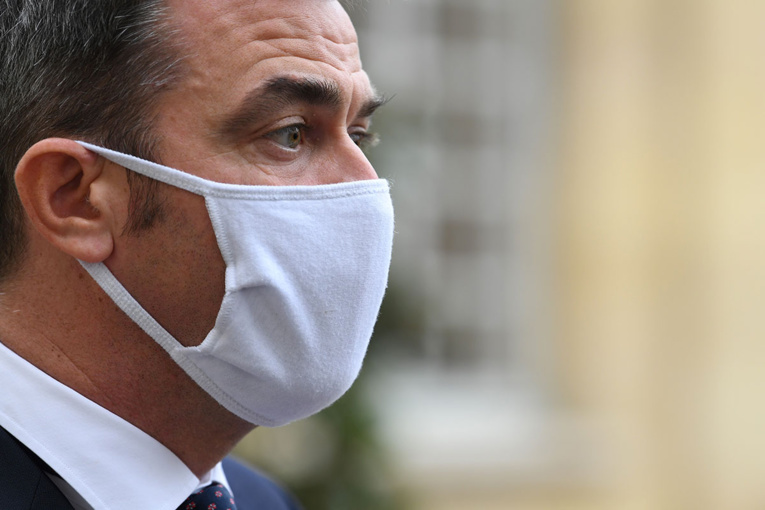 Covid-19: un "léger ralentissement" en France, peut-être lié aux couvre-feux Covid-19: un "léger ralentissement" en France, peut-être lié aux couvre-feux