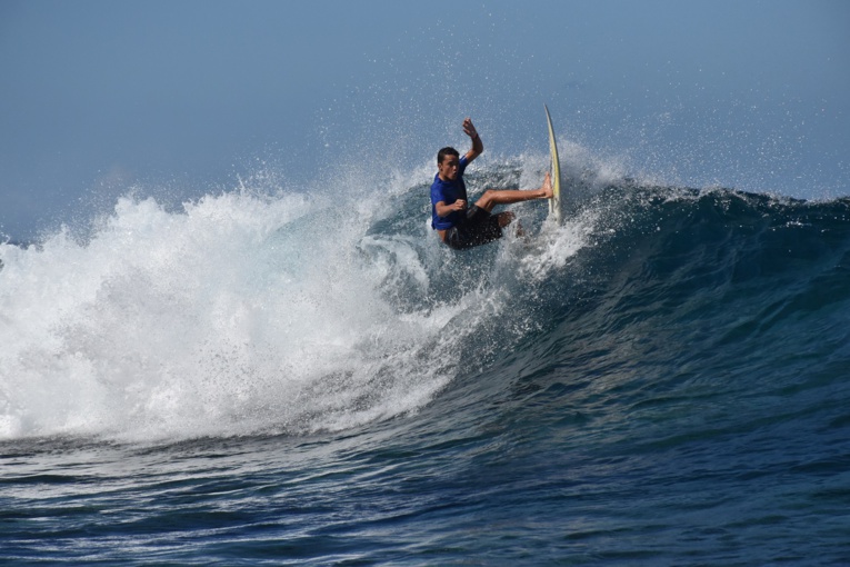 Le jeune Manake'i Kahiha en action. Le jeune Manake'i Kahiha en action.