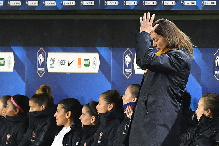 Bleues: Diacre dans la tempête, les Françaises dans l'impasse Bleues: Diacre dans la tempête, les Françaises dans l'impasse