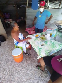 Des masques et du gel dans les foyers Des masques et du gel dans les foyers