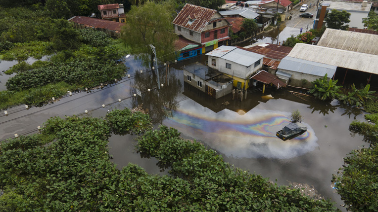 La tempête tropicale Iota, qui a fait dix morts, entre au Salvador