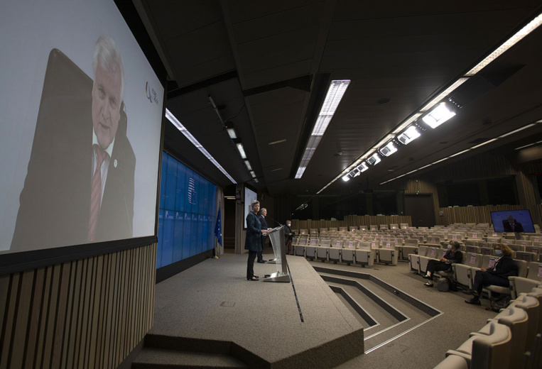 L'UE s'inquiète d'une dérive des déficits en France et en Italie L'UE s'inquiète d'une dérive des déficits en France et en Italie
