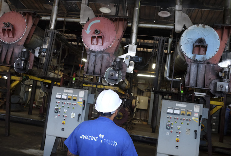 L’huile de coprah pour remplacer le fuel à Tatakoto L’huile de coprah pour remplacer le fuel à Tatakoto