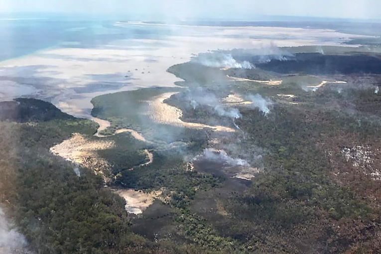 Australie: l'Île Fraser ravagée par les feux de forêt