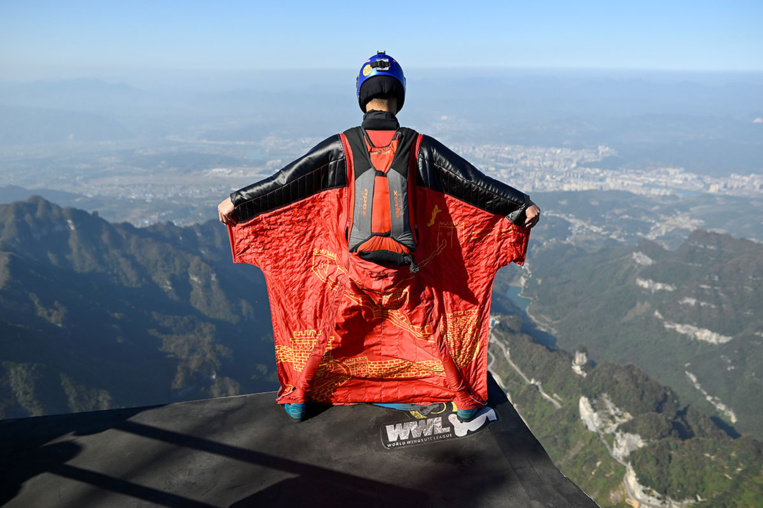 Sport extrême: le grand bond dans le vide du "Batman chinois" Sport extrême: le grand bond dans le vide du "Batman chinois"