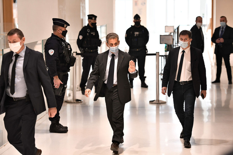 Procès Sarkozy: le tribunal entame l'examen du fond de l'affaire des "écoutes" Procès Sarkozy: le tribunal entame l'examen du fond de l'affaire des "écoutes"