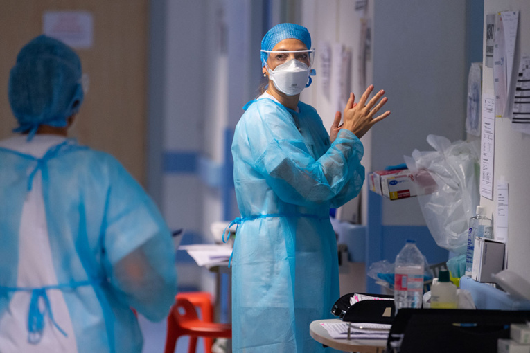 Covid-19: 2021, stop ou encore ?