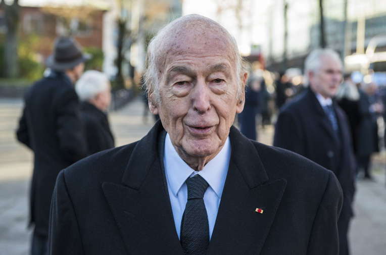 Pluie d'hommages à Giscard, le modernisateur et l'Européen