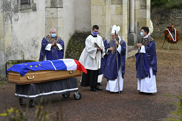 Giscard d'Estaing inhumé dans la plus stricte intimité à Authon