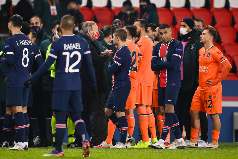 C1: un incident raciste secoue PSG-Basaksehir, reporté à mercredi C1: un incident raciste secoue PSG-Basaksehir, reporté à mercredi
