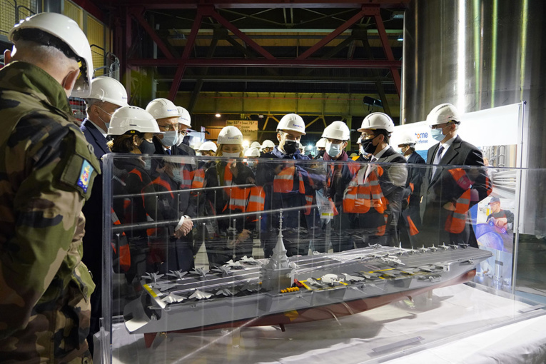 Plaidoyer de Macron pour le nucléaire, y compris pour le futur porte-avions