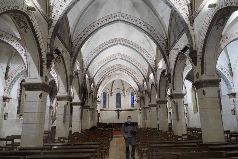 Confinements: les paroisses catholiques ont perdu près de 40% de leurs ressources en 2020