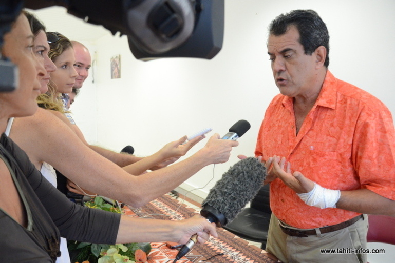 Le député Edouard Fritch, mardi lors de la conférence de presse.