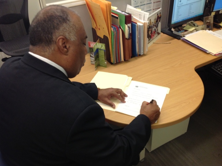 l'ambassadeur des îles Salomon, l'un des "primary sponsors"