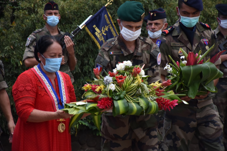 La maire Joëlle Frébault et le contre-amiral Rey, Comsup, ont fait un dépôt de gerbes au monument aux morts. La maire Joëlle Frébault et le contre-amiral Rey, Comsup, ont fait un dépôt de gerbes au monument aux morts.