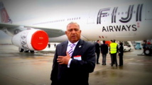 Franck Bainimarama et le premier Airbus A330-200 d’Air Pacific / Fiji Airways chez Airbus à Toulouse. (Source photo : ministère fidjien de l’information).