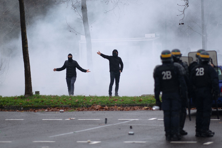 Alliance et Unsa, deux syndicats de policiers, refusent de participer au "Beauvau de la sécurité" Alliance et Unsa, deux syndicats de policiers, refusent de participer au "Beauvau de la sécurité"