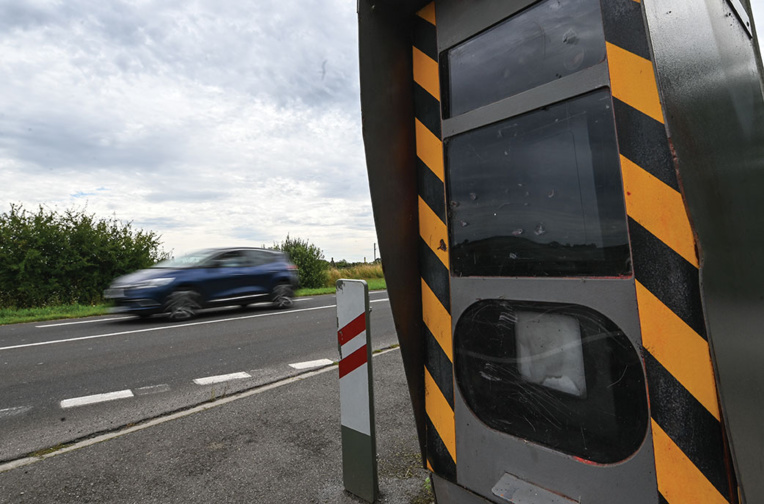 Enquête ouverte en Guadeloupe après la destruction de 11 radars tourelles