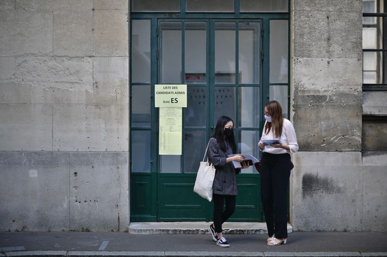 Lille: suicide d'une lycéenne transgenre, le rectorat défend l'établissement Lille: suicide d'une lycéenne transgenre, le rectorat défend l'établissement