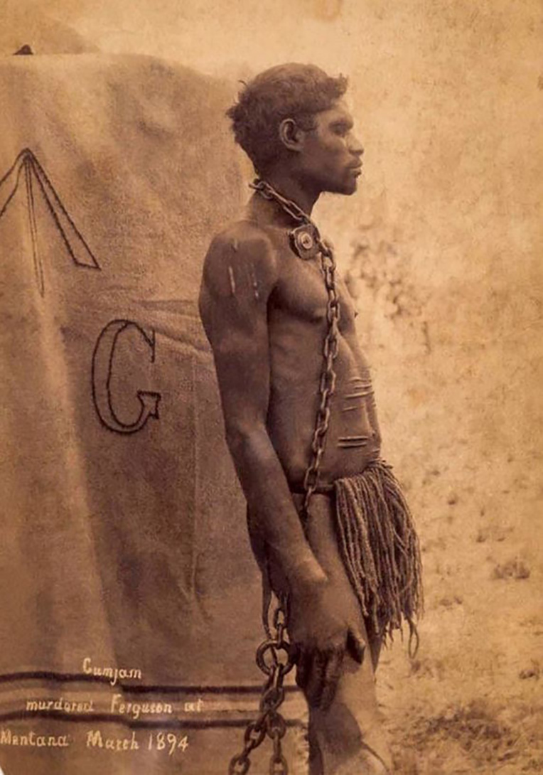 Au tournant du XIXe et du XXe siècle, les autorités décidèrent de “protéger” les Aborigènes, en les emprisonnant et en les parquant dans des réserves.