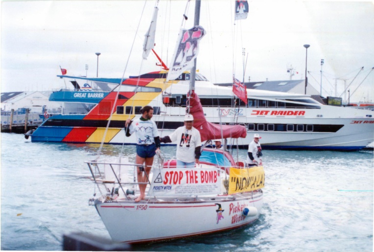 Moruroa dans une pub pour une marque de bière fait débat Moruroa dans une pub pour une marque de bière fait débat