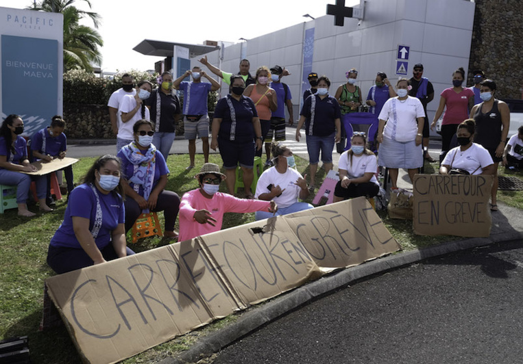 Les grévistes des Carrefour mobilisés Les grévistes des Carrefour mobilisés