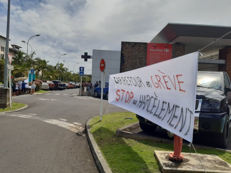 Carrefour Punaauia fermera à 13 heures dimanche pour « donner du repos » Carrefour Punaauia fermera à 13 heures dimanche pour « donner du repos »