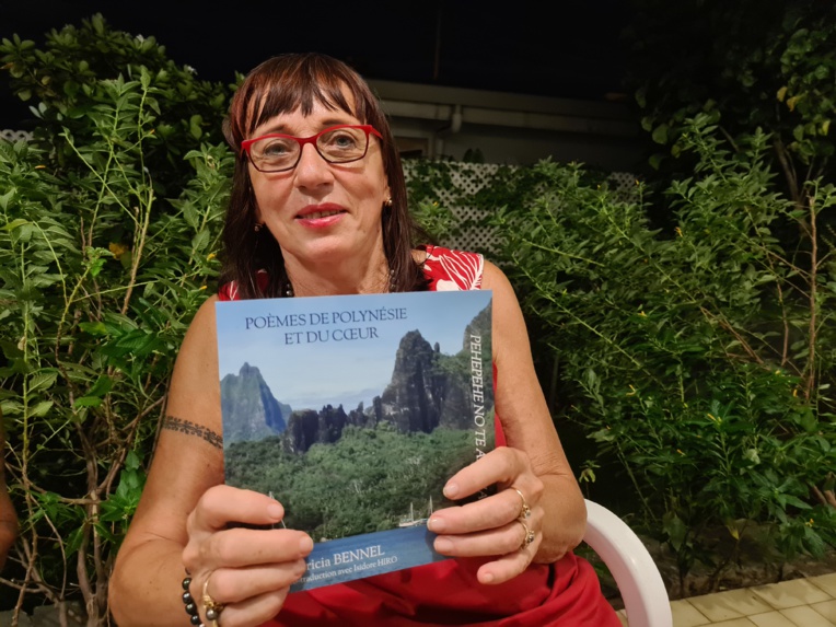Poèmes bilingues pour deux amoureux de la Polynésie Poèmes bilingues pour deux amoureux de la Polynésie