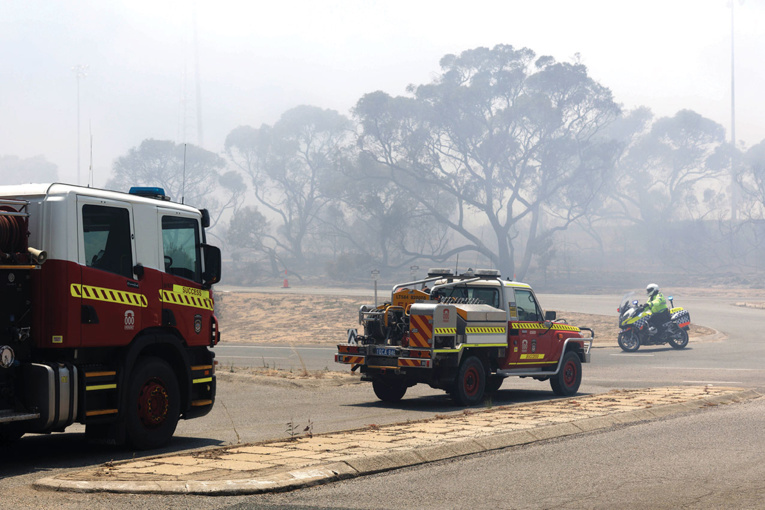Australie: un incendie menace des "vies et des habitations" près de Perth Australie: un incendie menace des "vies et des habitations" près de Perth