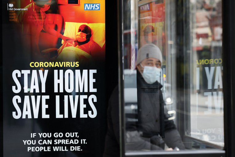 Virus: les hôpitaux menacés d'être "submergés" à Londres