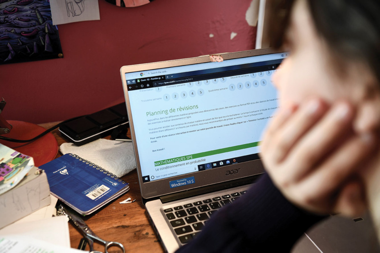 "Je décroche": la détresse des étudiants "seuls derrière leur ordi" "Je décroche": la détresse des étudiants "seuls derrière leur ordi"