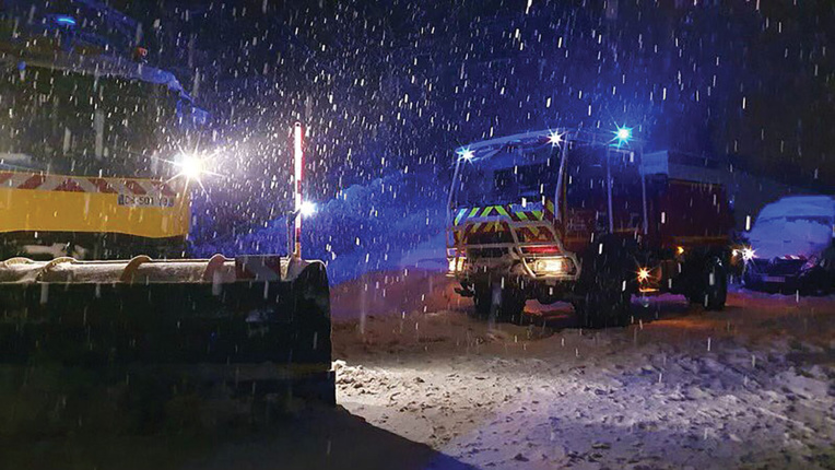 Neige: 2.000 automobilistes bloqués sur l'A40 cette nuit dans l'Ain