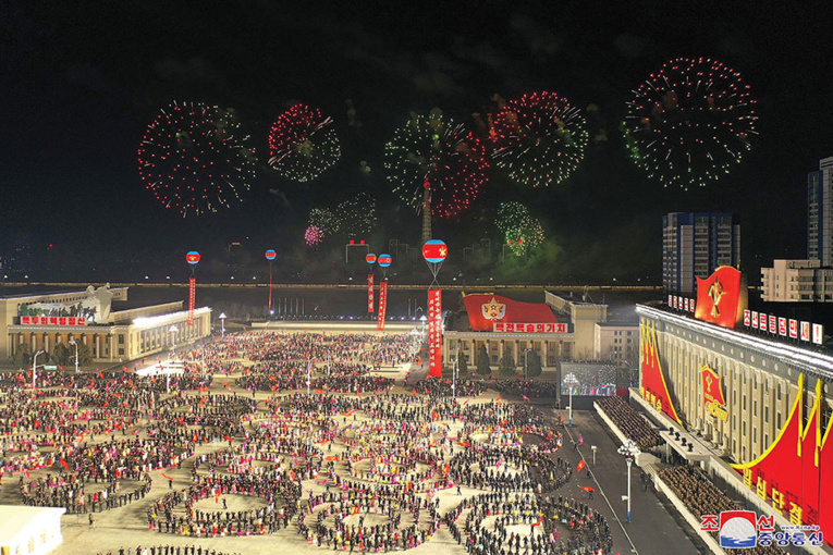 Corée du Nord: parade militaire avec défilé d'un missile balistique Corée du Nord: parade militaire avec défilé d'un missile balistique