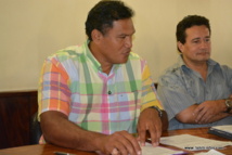 Le ministre Tauhiti Nena avec Christian Morhain, directeur de l'enseignement primaire.