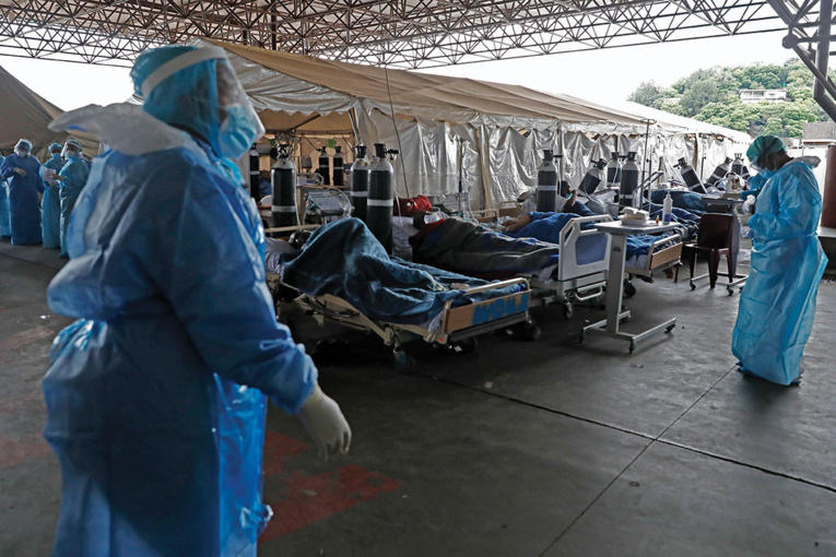 Covid-19: nouveaux indices sur les risques du variant sud-africain