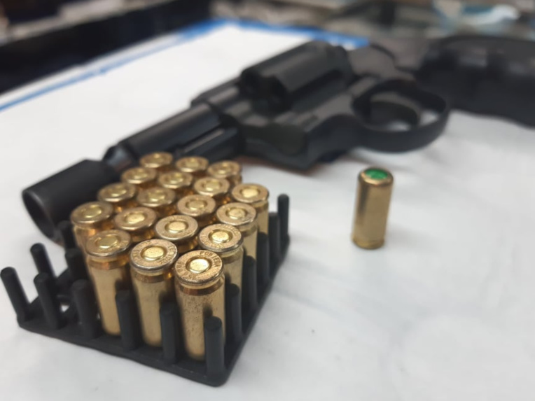 Arme de défense à blanc, de catégorie D. Arme de défense à blanc, de catégorie D.