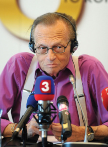 Larry King, le vétéran à bretelles de la télé, roi de l'interview, est mort Larry King, le vétéran à bretelles de la télé, roi de l'interview, est mort