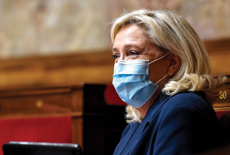 Election présidentielle: Marine Le Pen devancerait d'une courte tête Macron au 1er tour