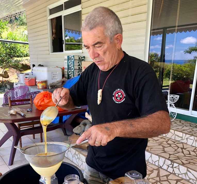 ​Yves Scanzy, l'apiculteur passionné des Gambier
