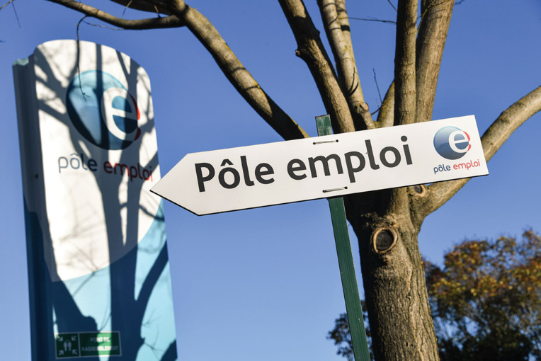 Une conseillère Pôle Emploi tuée par balle à Valence, une autre femme gravement blessée Une conseillère Pôle Emploi tuée par balle à Valence, une autre femme gravement blessée