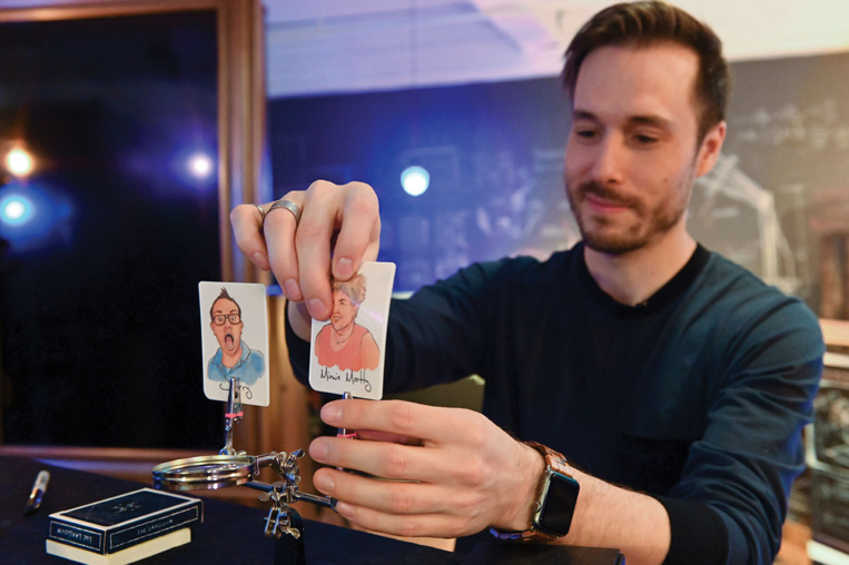 En pleine pandémie, le magicien québécois Luc Langevin s'invite dans votre salon En pleine pandémie, le magicien québécois Luc Langevin s'invite dans votre salon