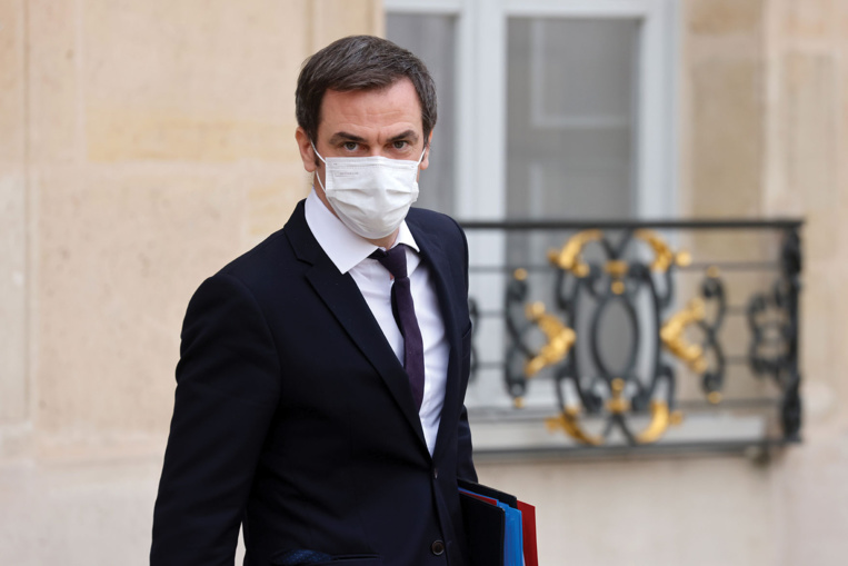Covid-19: la France s'attend à plus de restrictions sanitaires et à moins de vaccins