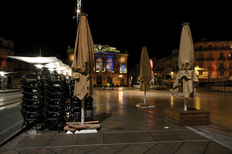 Des restaurants bravent l'interdiction d'ouvrir, au risque de perdre le soutien de l'Etat