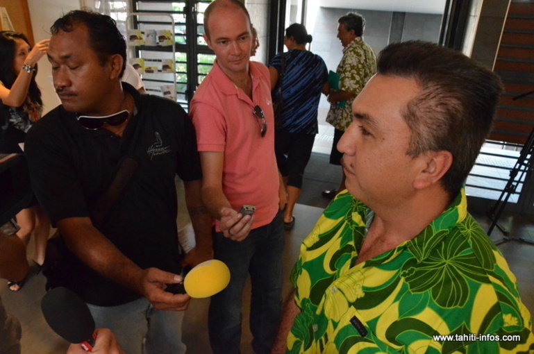 Edouard Poroi, lundi matin 25 mars, attendant d'être reçu à la DRCL. Il n'a pas laissé de dossier de candidature pour le premier tour des Territoriales 2013.